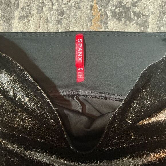 SPANX BLACK AND GOLD VELVET LEGGINGS! EUC! SIZE M - Picture 2 of 8